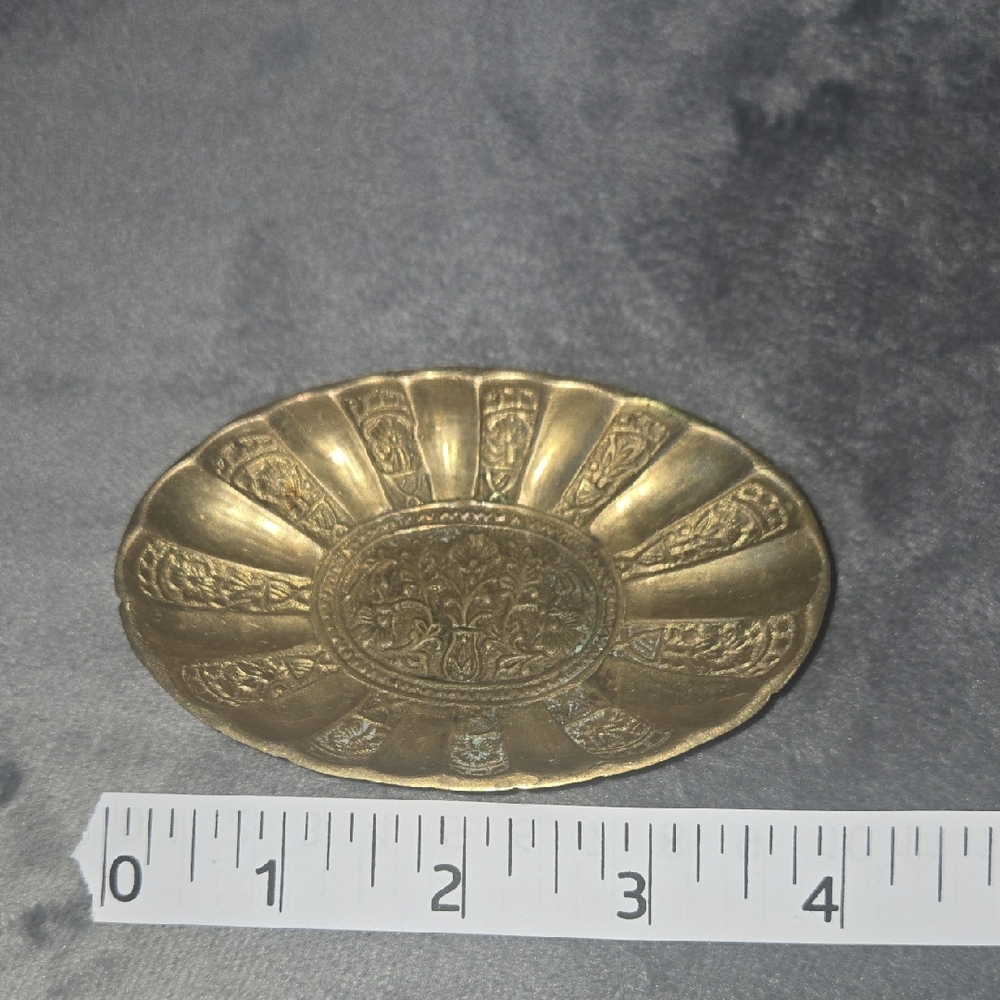 Source Unknown Brass-Toned Decorative Dish